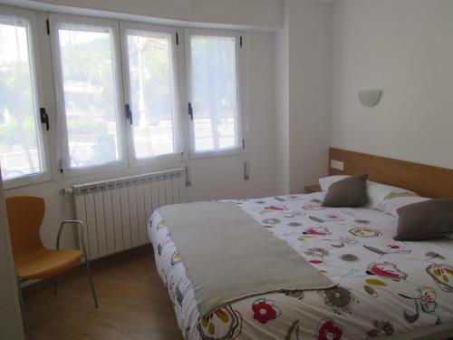 Posteľ alebo postele v izbe v ubytovaní Apartamentos Grosen