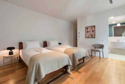 Tripas-Coração,Luxury Corner Apartments in Santa Catarina, Balcony & City Views