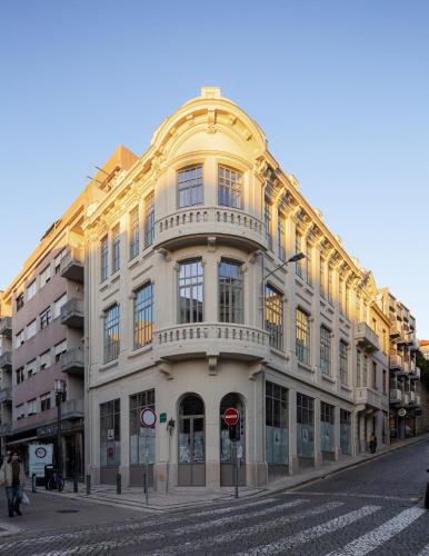 Tripas-Coração,Luxury Corner Apartments in Santa Catarina, Balcony & City Views