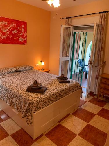 En eller flere senge i et værelse på Traumhaus für 6 Personen mit spektakulärem privaten Pool und schönem Ausblick in die Natur