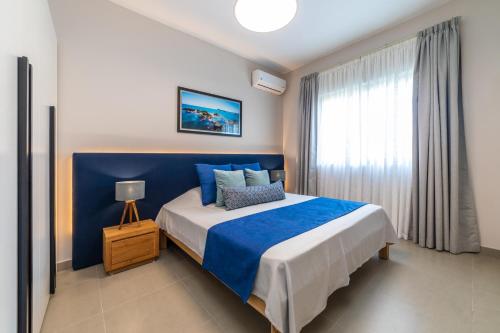 Un pat sau paturi într-o cameră la One Bay Residence - Apartment 12 - Apartment in Pereybere