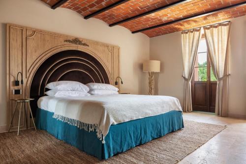 a bedroom with a large bed with a fireplace at Nordelaia in Cremolino