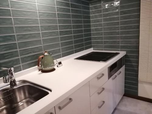 a kitchen with a sink and a counter top at c o p s e h a u s-Vacation STAY 97230 in Azumino