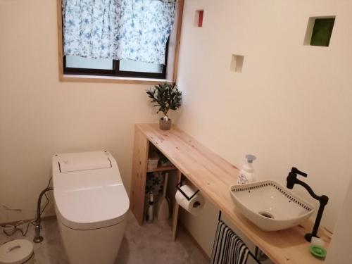 a bathroom with a toilet and a sink at c o p s e h a u s-Vacation STAY 97230 in Azumino