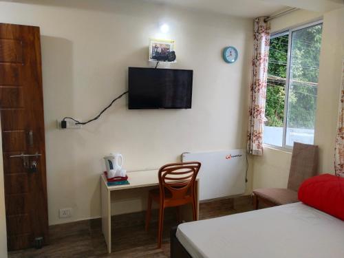 TV a/nebo společenská místnost v ubytování SASHI HOME a Cupid Destination