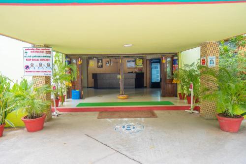 Gallery image of Hotel TamilNadu, Kancheepuram in Kanchipuram
