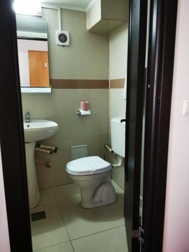 Ein Badezimmer in der Unterkunft Hotel Unirea