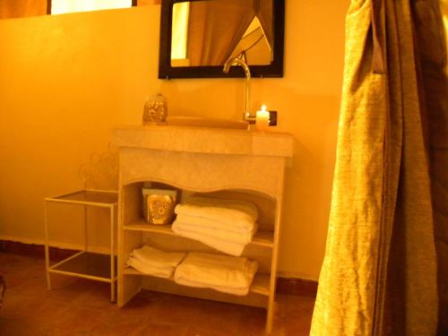 Säng eller sängar i ett rum på Sahara Luxury Camp