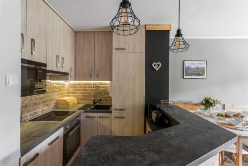 Kuchyňa alebo kuchynka v ubytovaní Rent like home - Żeromskiego 10