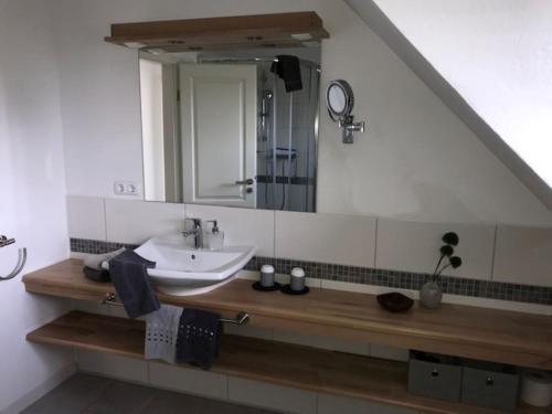Bilik mandi di Appartements unter Reet