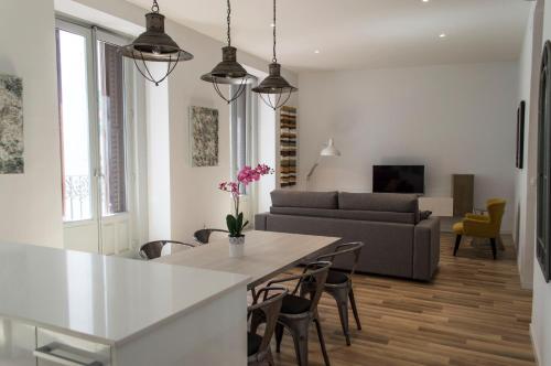 For You Rentals NEW Design Apartment TEMPORAL Puerta del Sol PRE104C