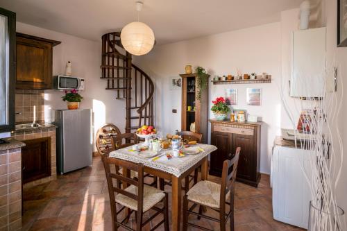 a kitchen and dining room with a table and chairs at La Casa di Smilla - (Bevagna) in Foligno