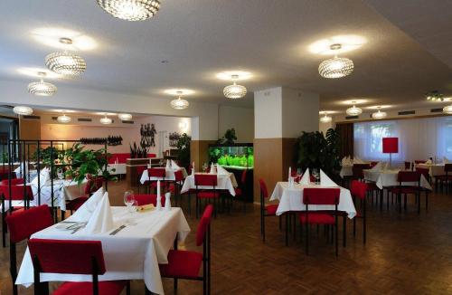 A restaurant or other place to eat at OSTEL - Das DDR Hostel