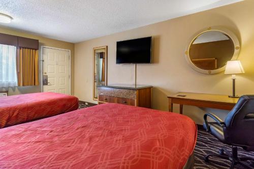 Letto o letti in una camera di Econo Lodge Ellensburg Near University