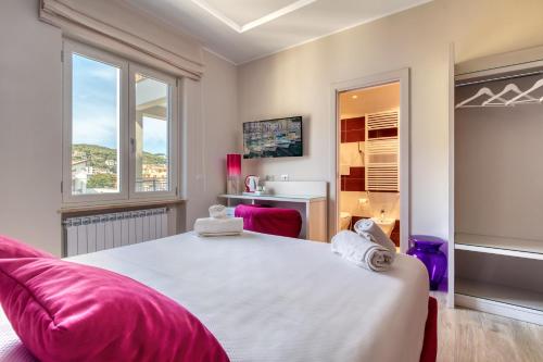 Postel nebo postele na pokoji v ubytování Tiffany Suites