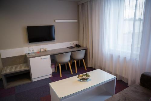 Televisyen dan/atau pusat hiburan di Hotel Quattro