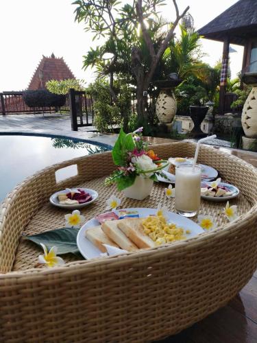 Mad på pensionatet eller i nærheden