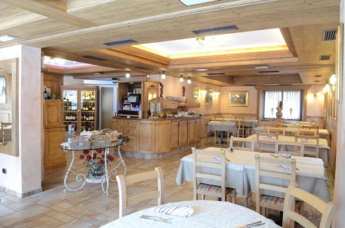 En restaurant eller et andet spisested på Albergo Alpenrose