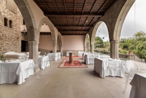 a banquet hall with white tables and chairs at Áurea Palacio de Sober by Eurostars Hotel Company in Sober