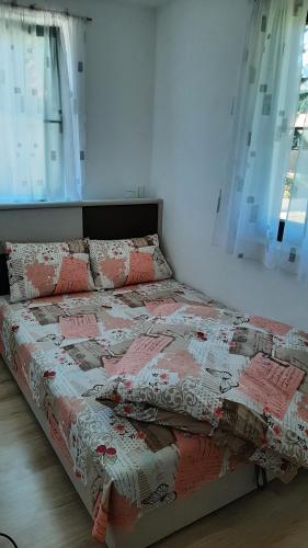 a bed with a quilt on it in a bedroom at Apartments Durmitor in Žabljak
