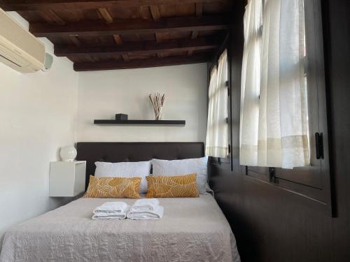 a bedroom with a bed with two towels on it at Apartamento Plaza De La Corredera in Córdoba