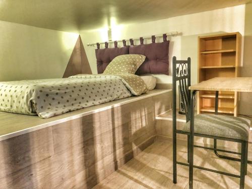 Katil atau katil-katil dalam bilik di Loft 5 places with view on Eiffel Tower