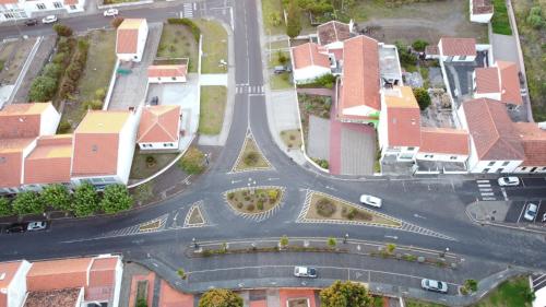 an overhead view of a street in a city at Apartamentos Lisboa in Vila do Porto