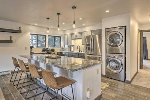 Φωτογραφία από το άλμπουμ του Frisco Condo with Pool Access Walk to Main Street! σε Frisco