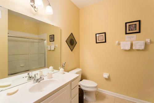 Koupelna v ubytování 4Br 2Bath Condo Balcony 5min Conv Center 2020ft