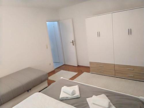 Posteľ alebo postele v izbe v ubytovaní Apartman MIX Zagreb - Maksimir, KBC Rebro, free parking