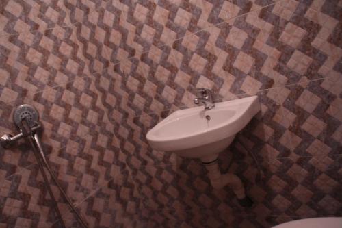 Phòng tắm tại HOTEL-LE-PARISIEN