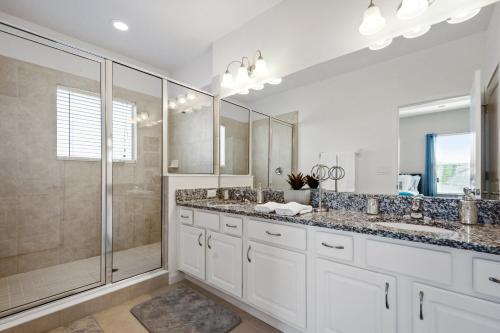 5Br 5Bath Pvt Home BBQ Pool 15min Disney 3056ft photo 14