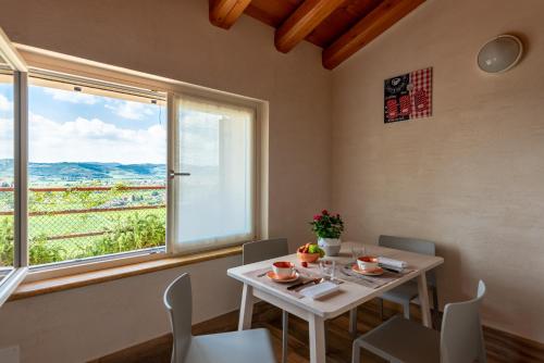 a dining room with a table and a window at Sporting Hotel San Felice in Illasi