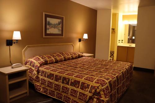 Tiki Lodge Motel 객실 침대