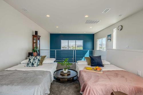 Gallery image of Reno Townhome with Mountain-View Rooftop Deck! in Reno