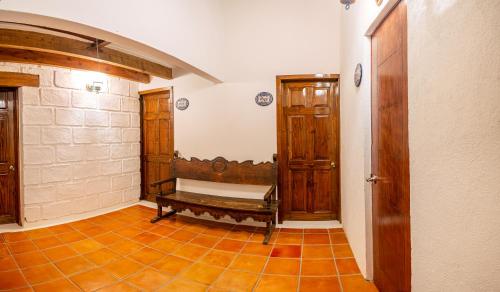 a room with a bench in the middle of a room at El Camino de Maia in Tlayacapan