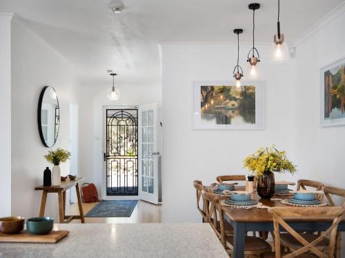 a dining room with a table and chairs at Lakewood minutes walk to Lake Daylesford in Daylesford