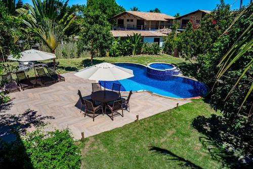 A view of the pool at Casa da Vila or nearby