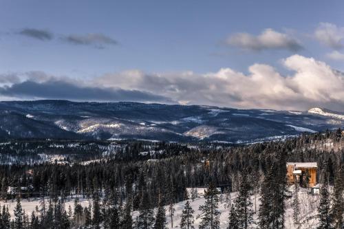 Wapiti Place A – Photos 2