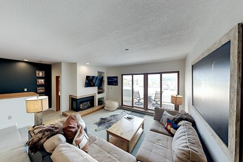 Crestview Place 307A – Photos 2
