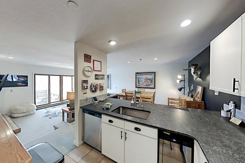 Crestview Place 307A – Photos 3
