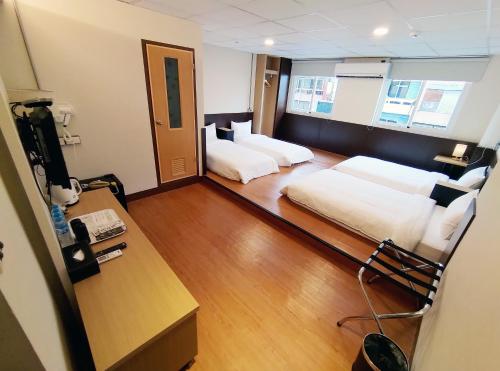 Voodi või voodid majutusasutuse 富裕商旅 RICH-hotel toas