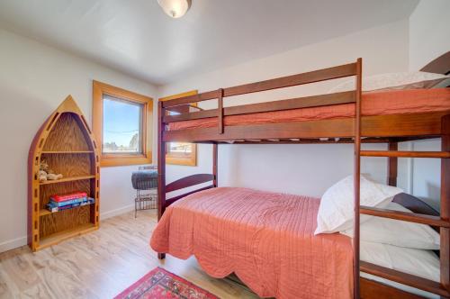 Двухъярусная кровать или двухъярусные кровати в номере Top floor 5th and Beall