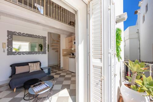a living room with a couch and a table at La Casa de la Favorita in Tarifa