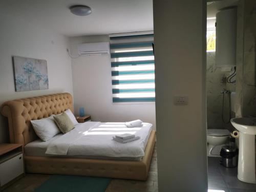 A bed or beds in a room at Villa Boho Cherga