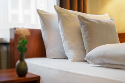 Hotel Kronprinz Hamburg Hauptbahnhofにあるベッド