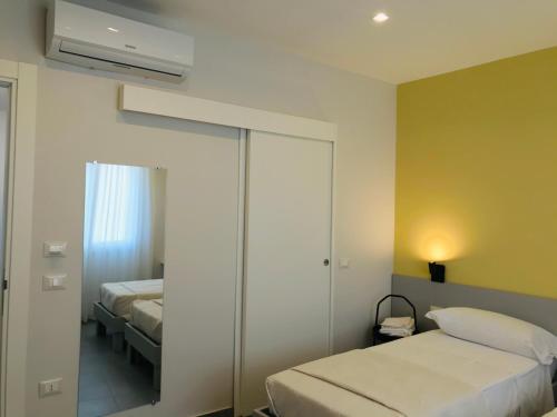 Een bed of bedden in een kamer bij Agathè Luxury Bed and Breakfast