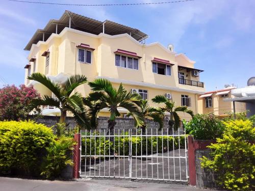 Spacious Villa Grand Baie with Pool