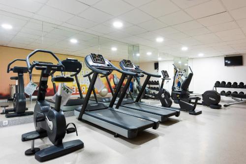 a gym with a bunch of exercise bikes in a room at AZZ Mérida Medea Hotel in Merida