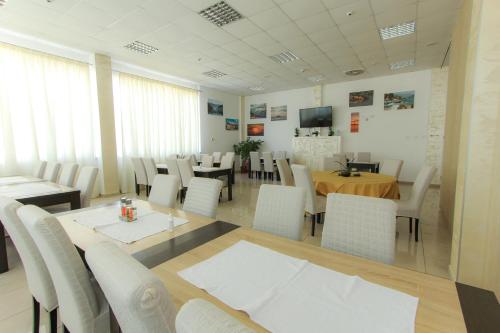 TV a/nebo společenská místnost v ubytování Hotel Play